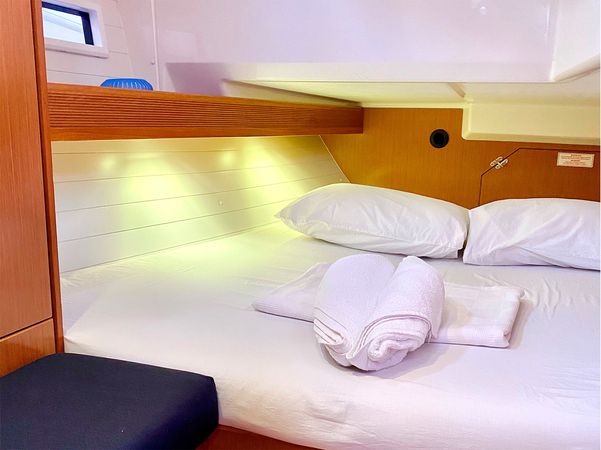 Bavaria Cruiser 40 | Priceless