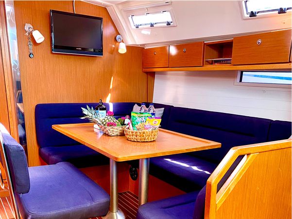 Bavaria Cruiser 40 | Priceless