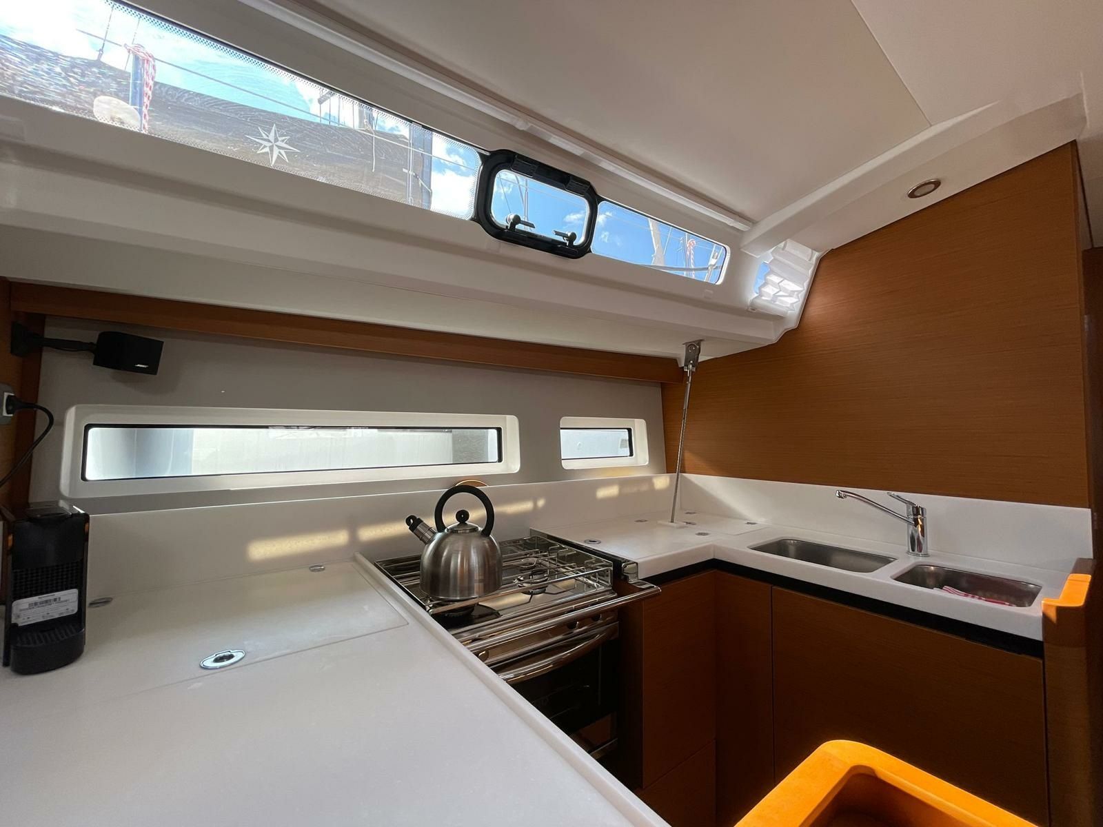 Jeanneau Sun Odyssey 440 | Yakamozi