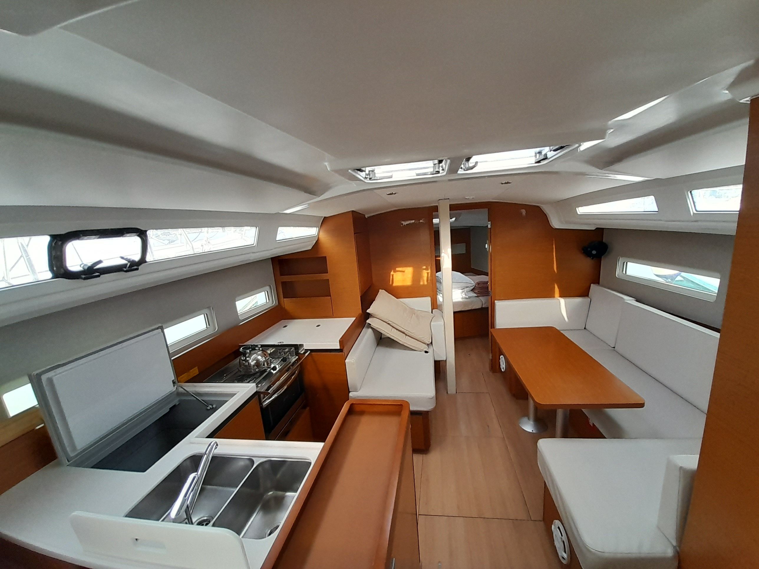 Jeanneau Sun Odyssey 410 | Aloha