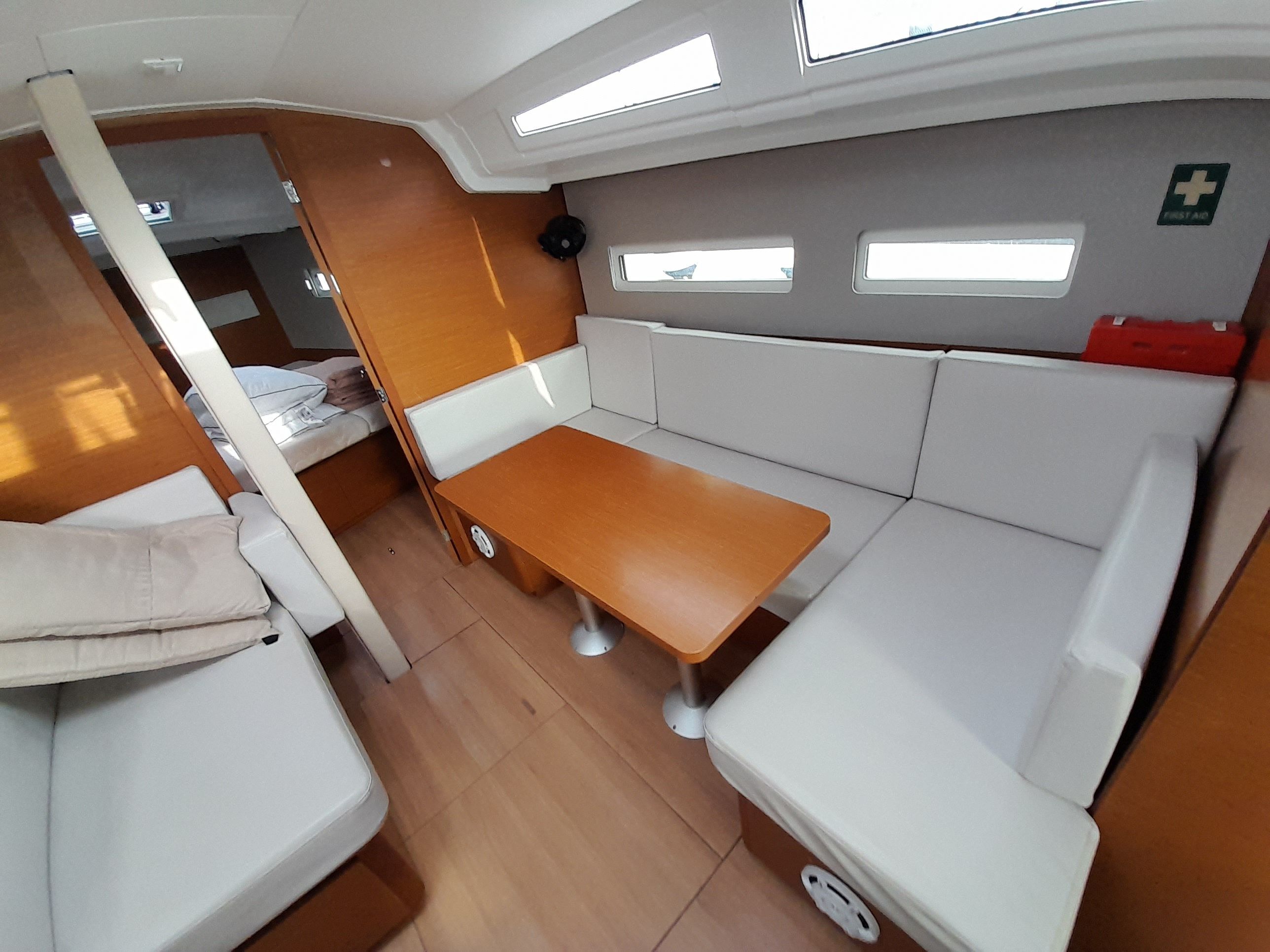 Jeanneau Sun Odyssey 410 | Aloha