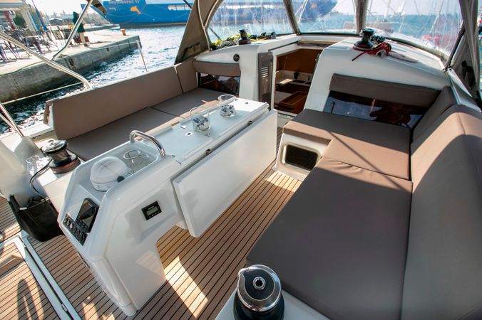 Jeanneau Sun Odyssey 440 | Black Bird
