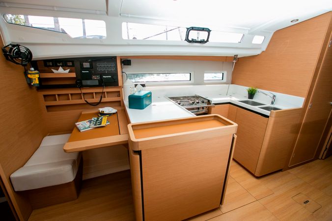 Jeanneau Sun Odyssey 440 | Black Bird