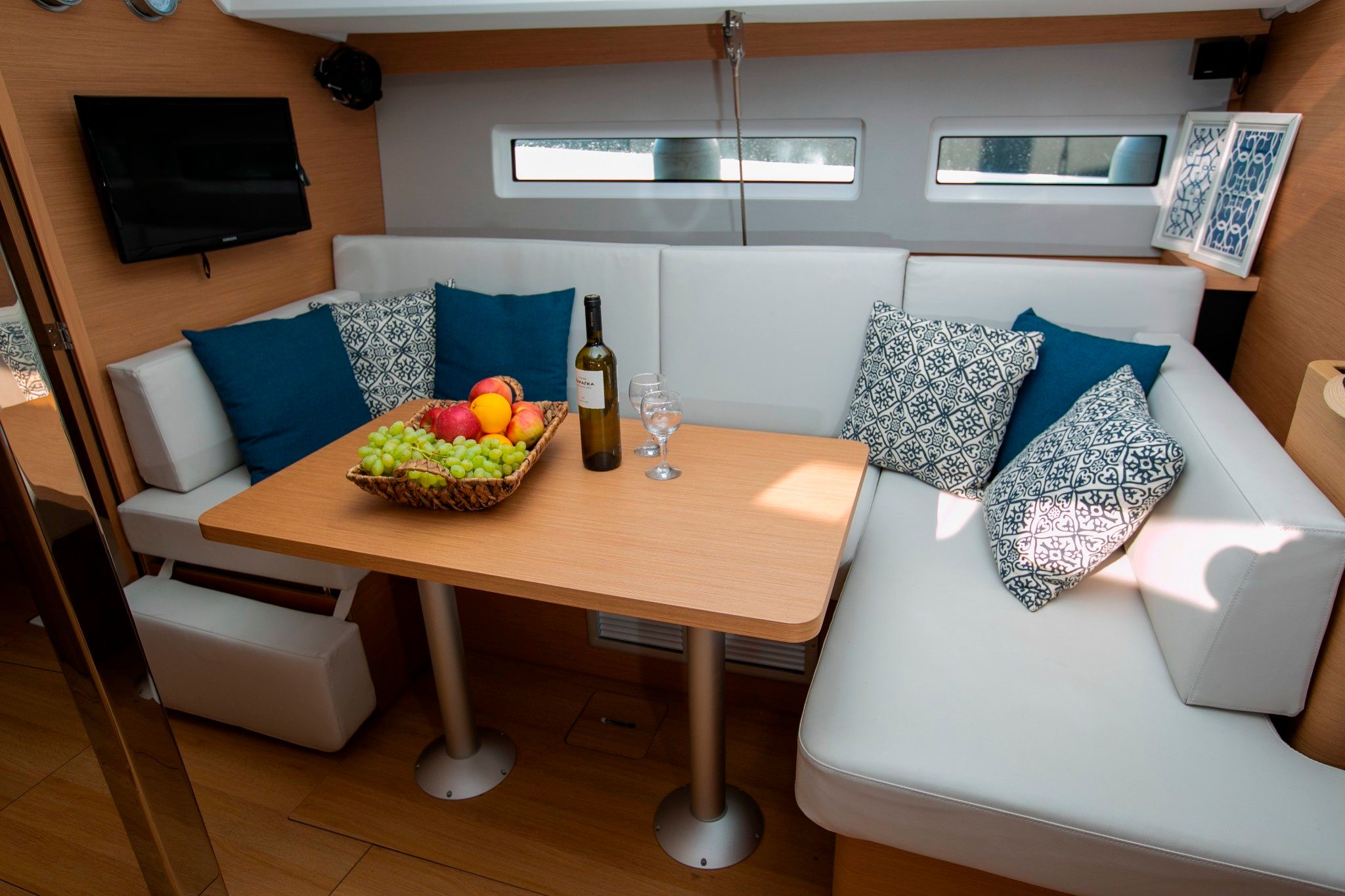 Jeanneau Sun Odyssey 440 | Black Bird