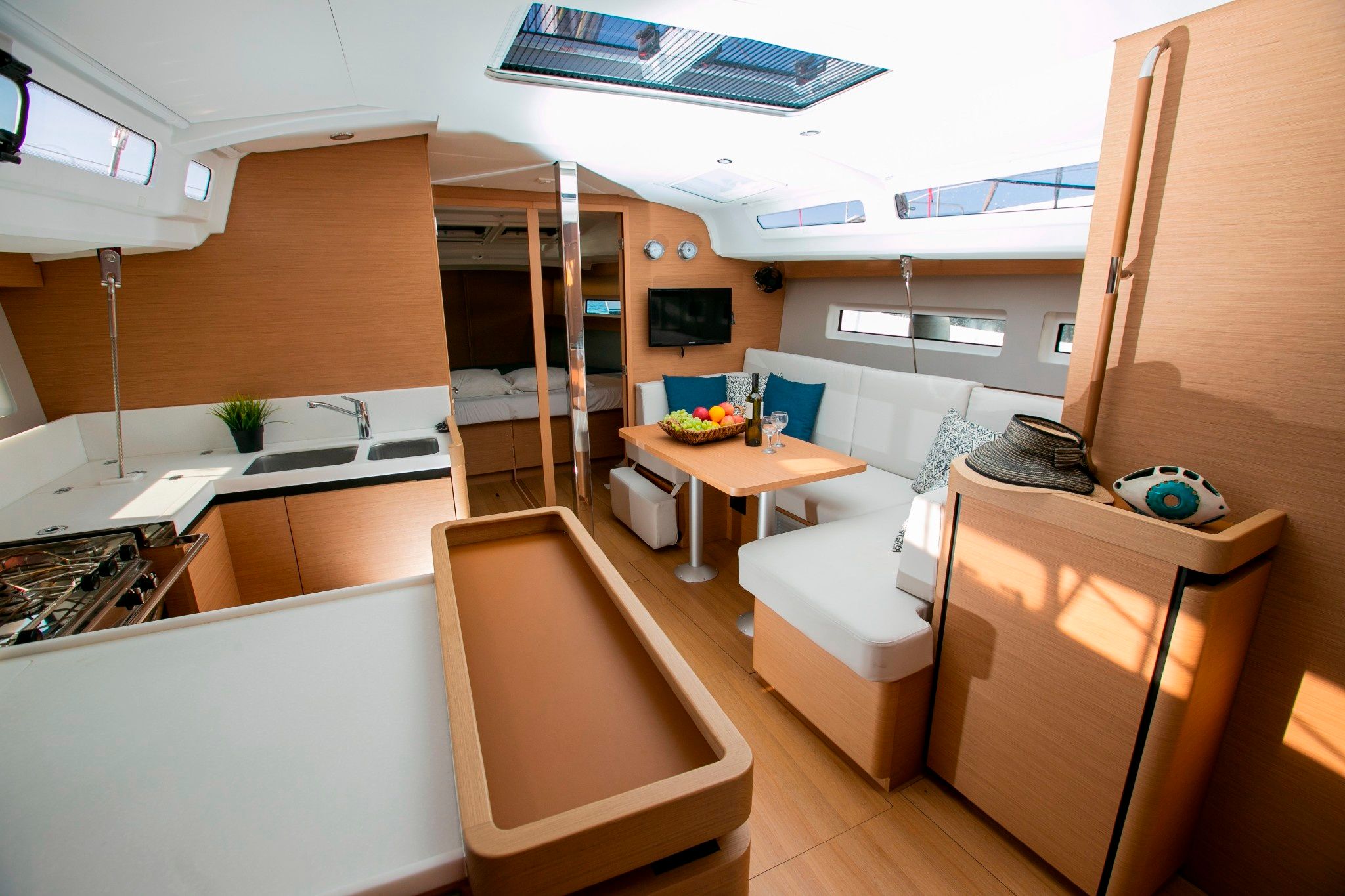 Jeanneau Sun Odyssey 440 | Black Bird