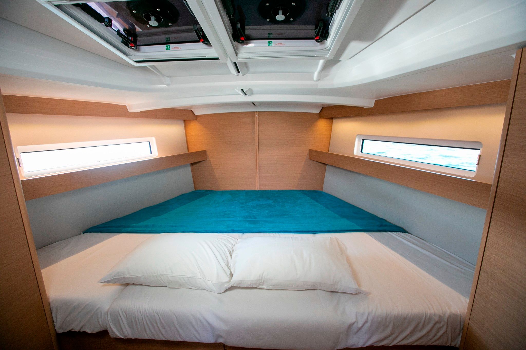 Jeanneau Sun Odyssey 440 | Black Bird