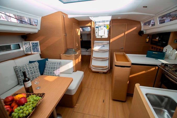 Jeanneau Sun Odyssey 440 | Black Bird
