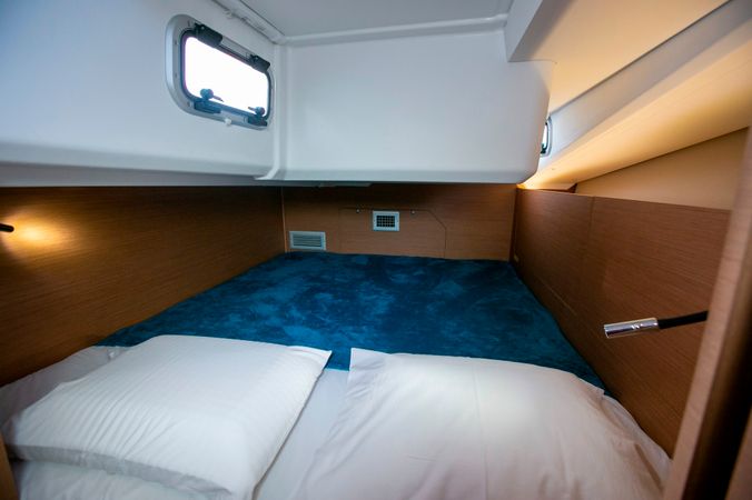 Jeanneau Sun Odyssey 440 | Black Bird
