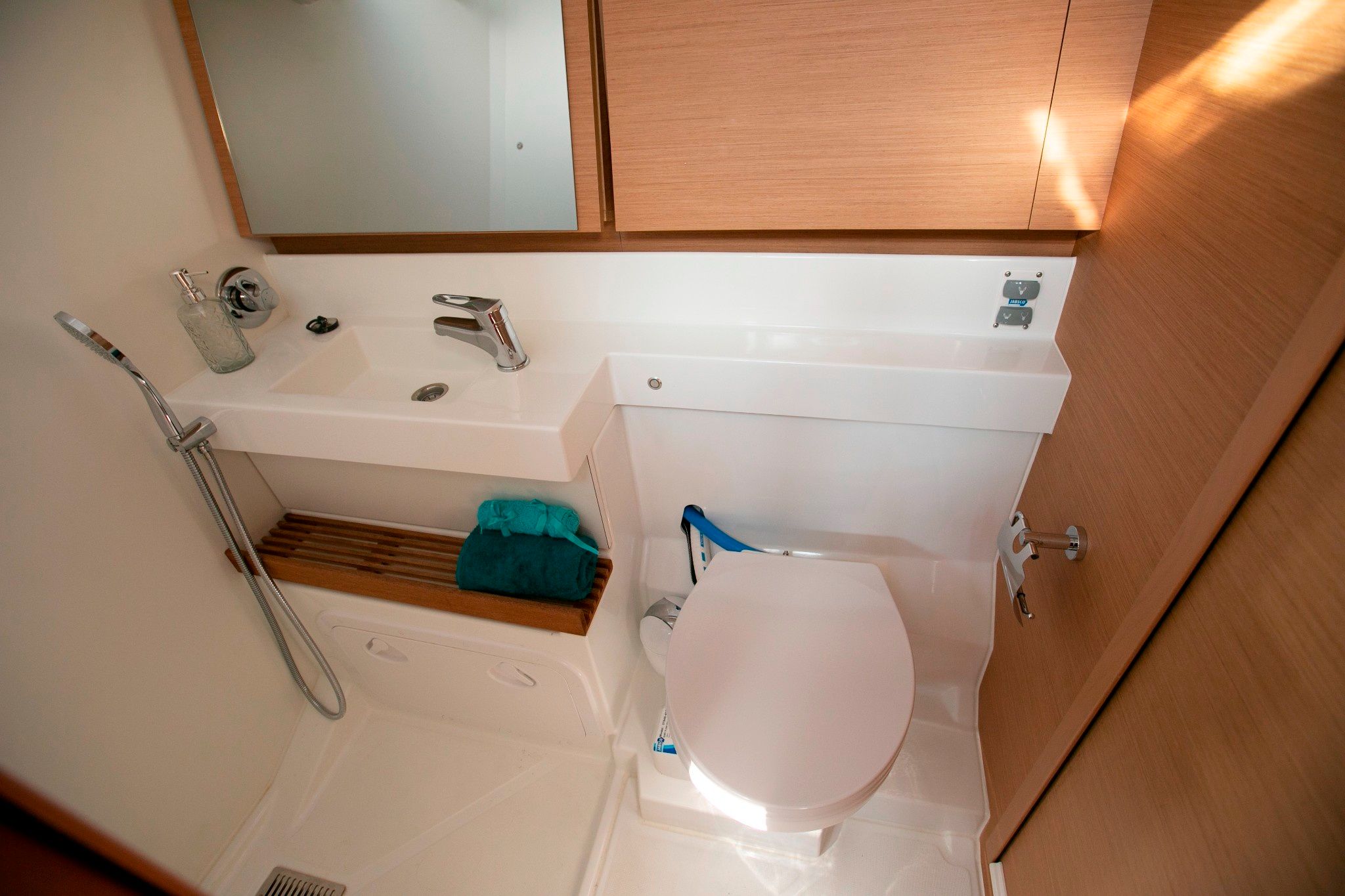 Jeanneau Sun Odyssey 440 | Black Bird