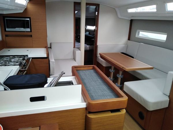 Jeanneau Sun Odyssey 410 | Rocking Chair 2