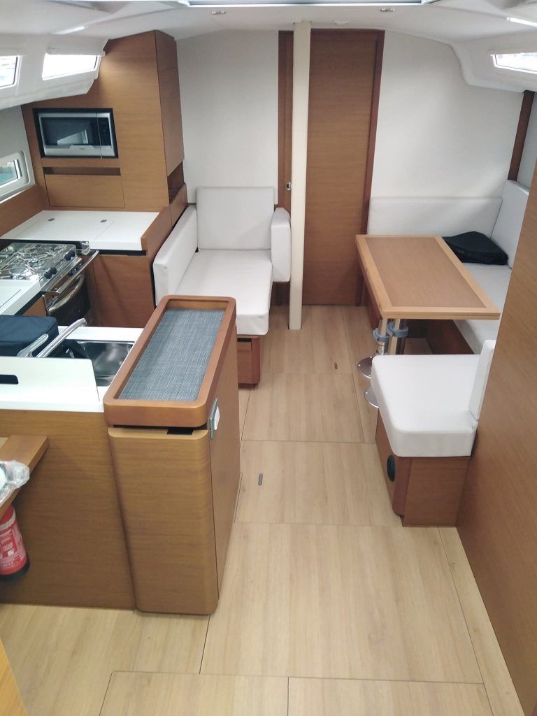 Jeanneau Sun Odyssey 410 | Rocking Chair 2