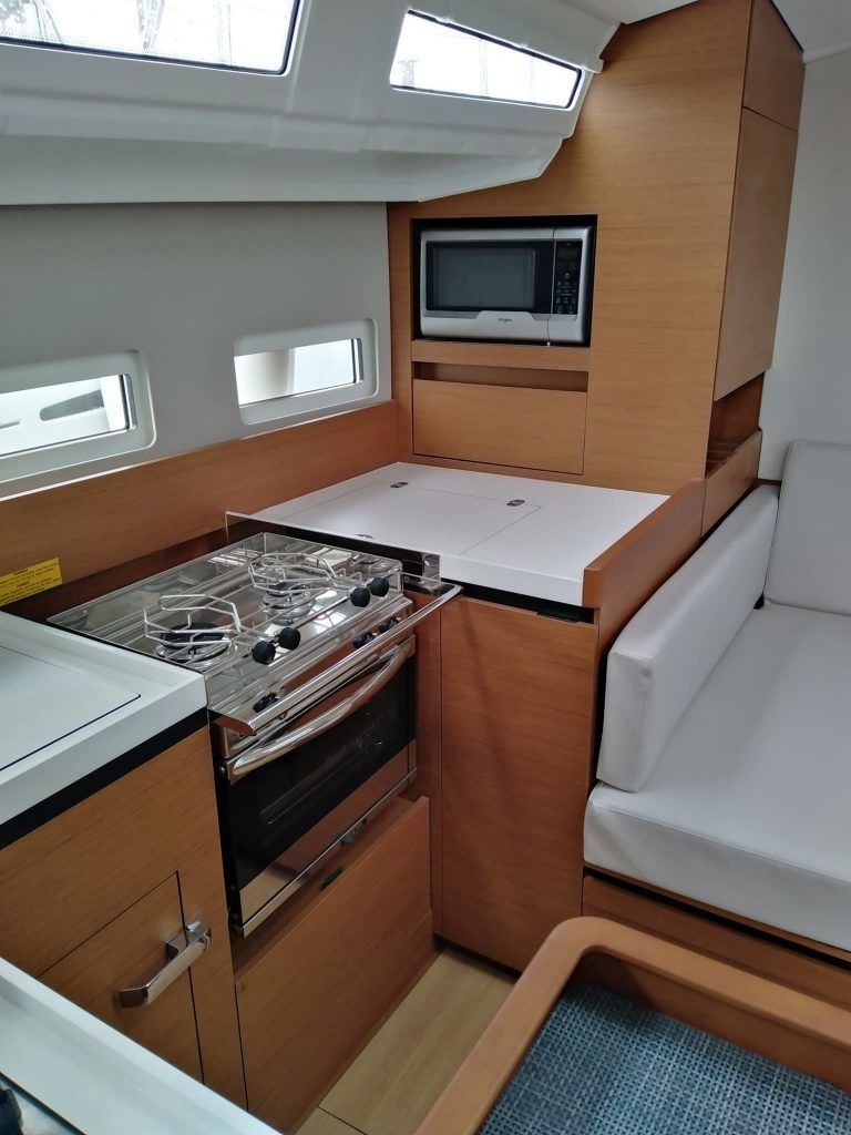 Jeanneau Sun Odyssey 410 | Rocking Chair 2