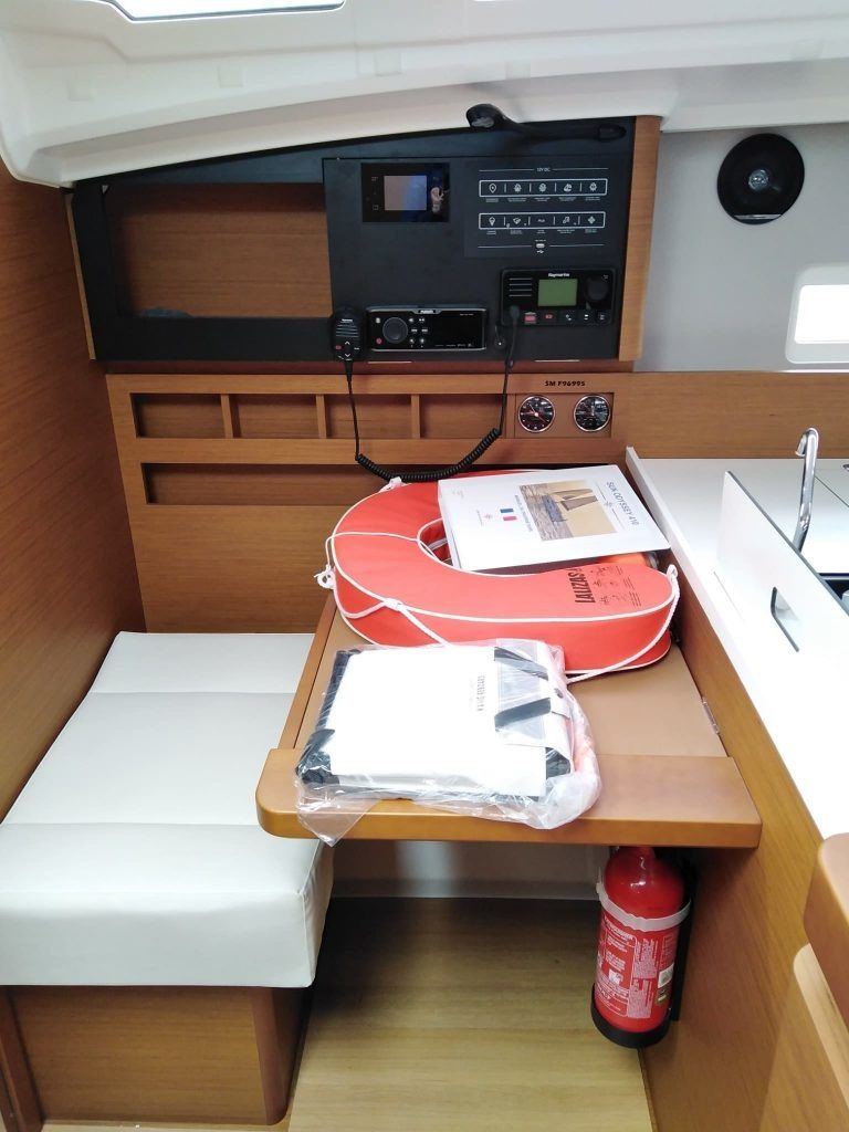 Jeanneau Sun Odyssey 410 | Rocking Chair 2