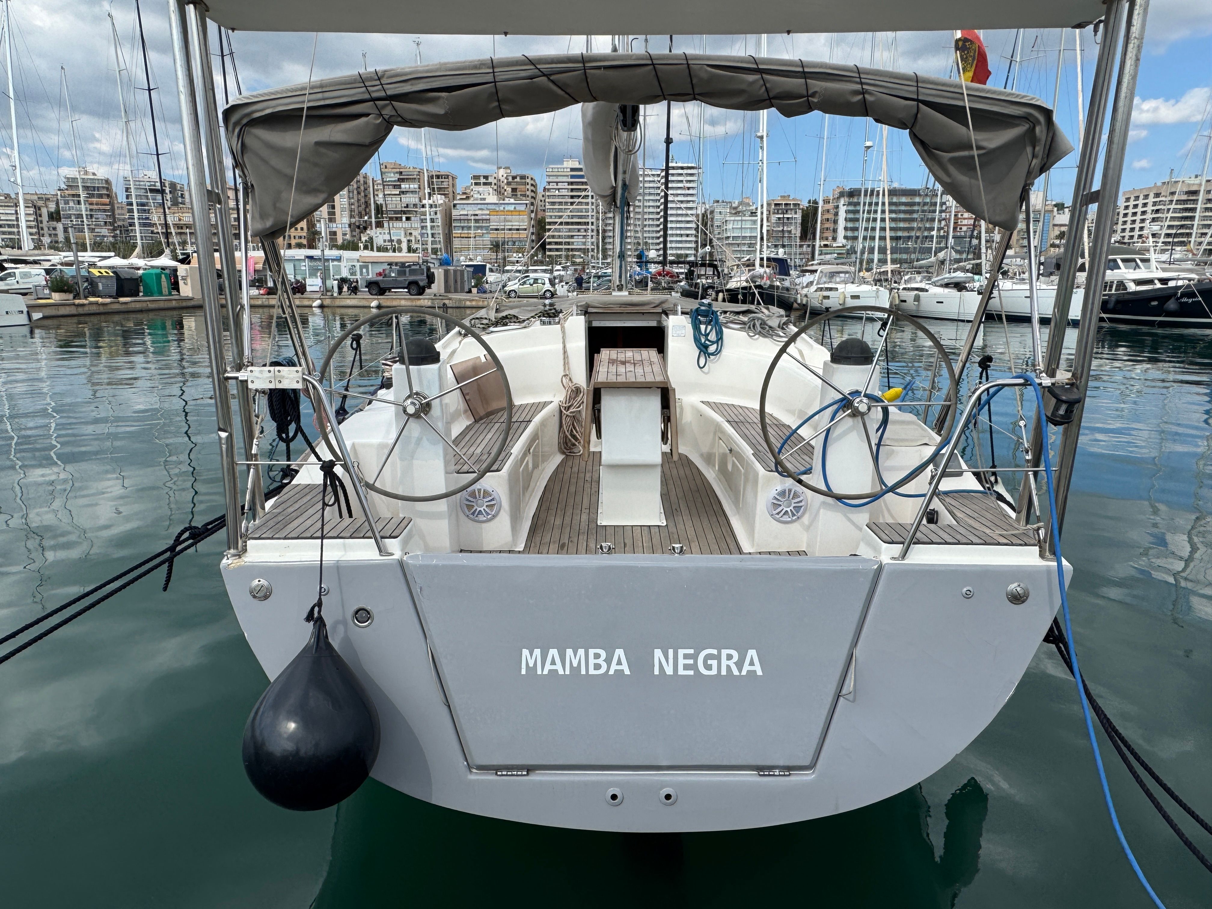 Bavaria Cruiser 40 | Mamba Negra
