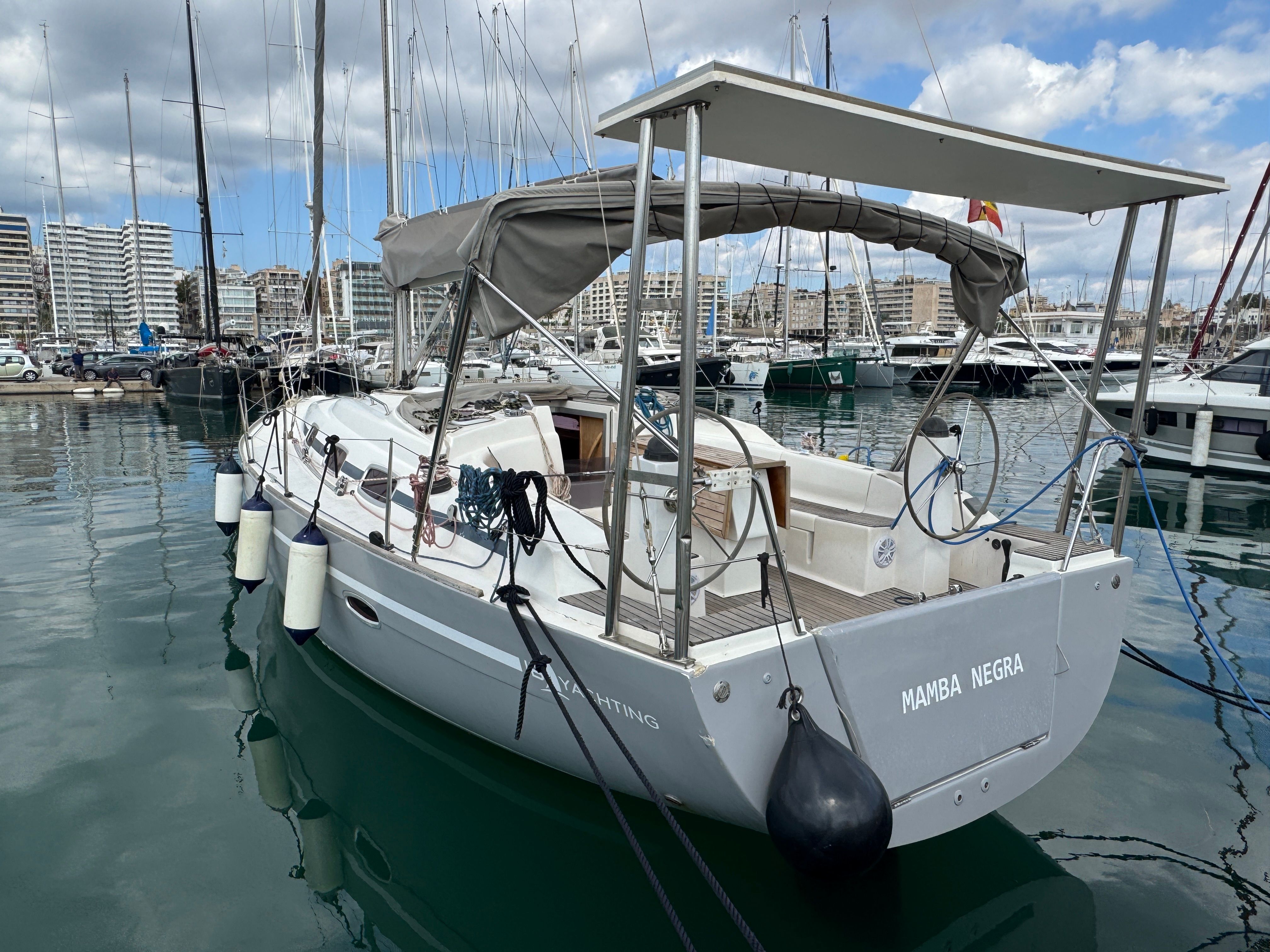 Bavaria Cruiser 40 | Mamba Negra