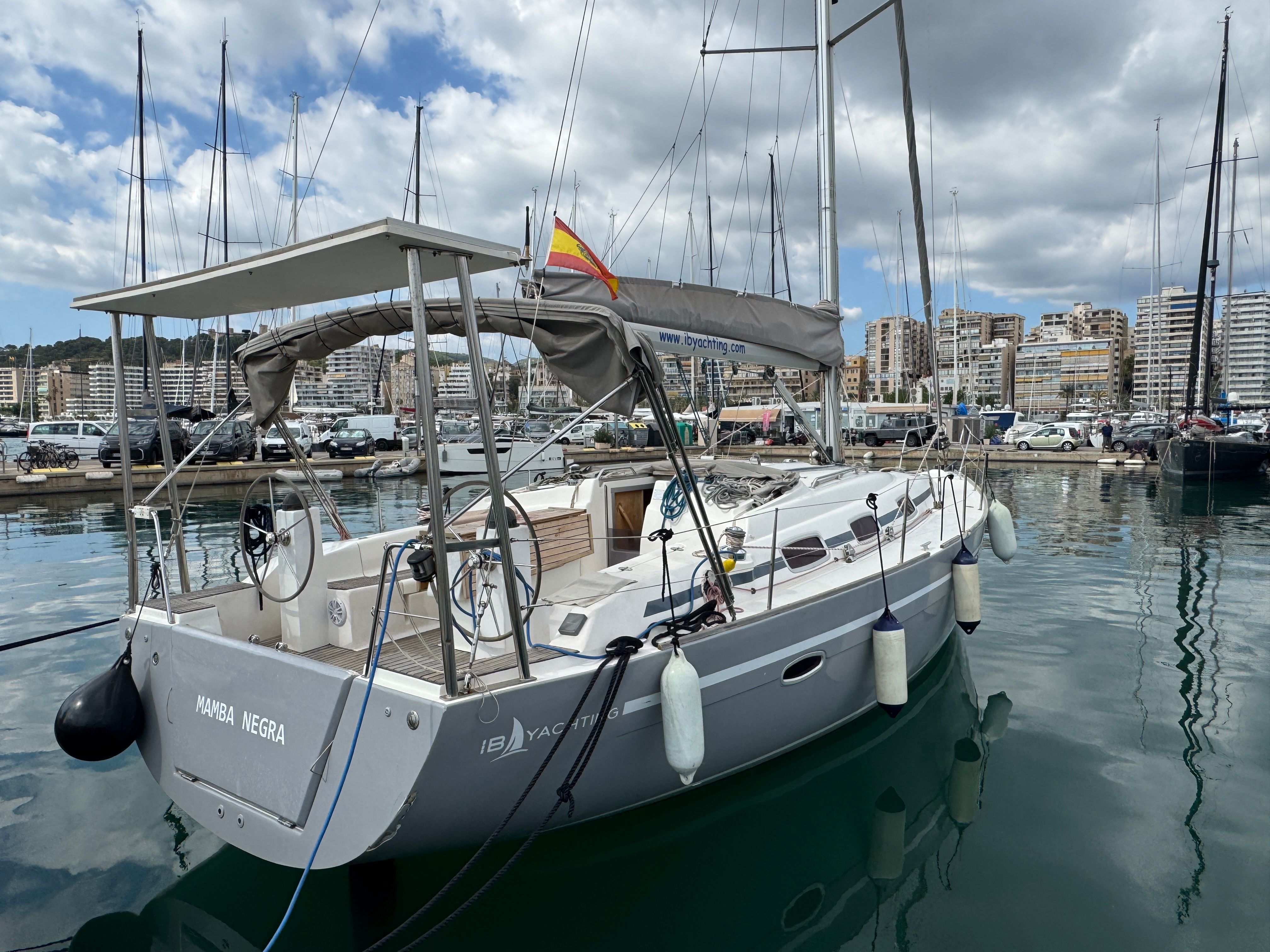 Bavaria Cruiser 40 | Mamba Negra