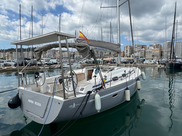 Bavaria Cruiser 40 | Mamba Negra