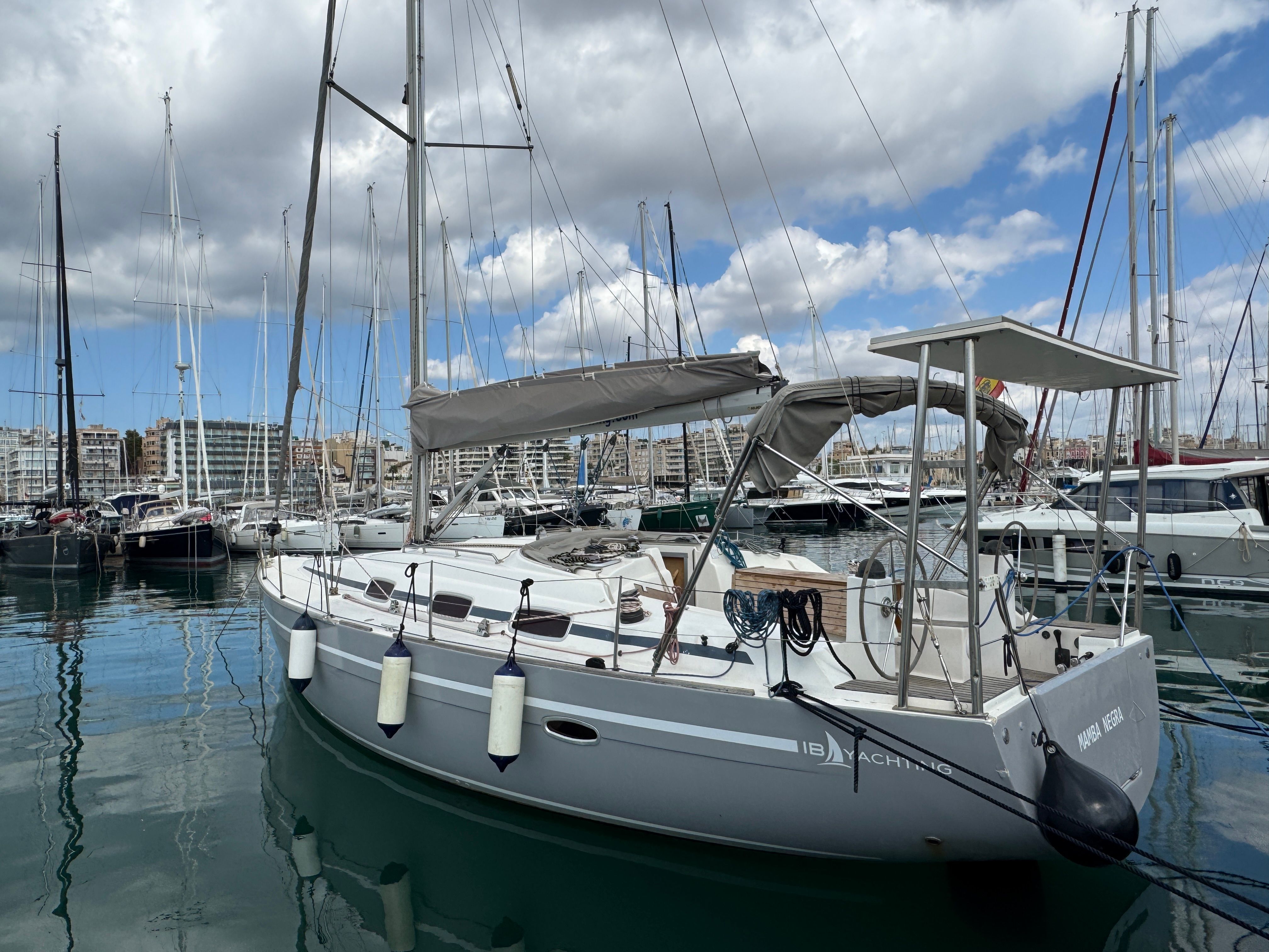 Bavaria Cruiser 40 | Mamba Negra