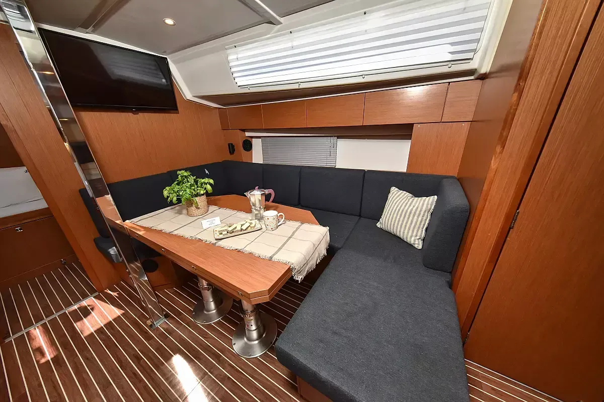 Bavaria C42 | Bella