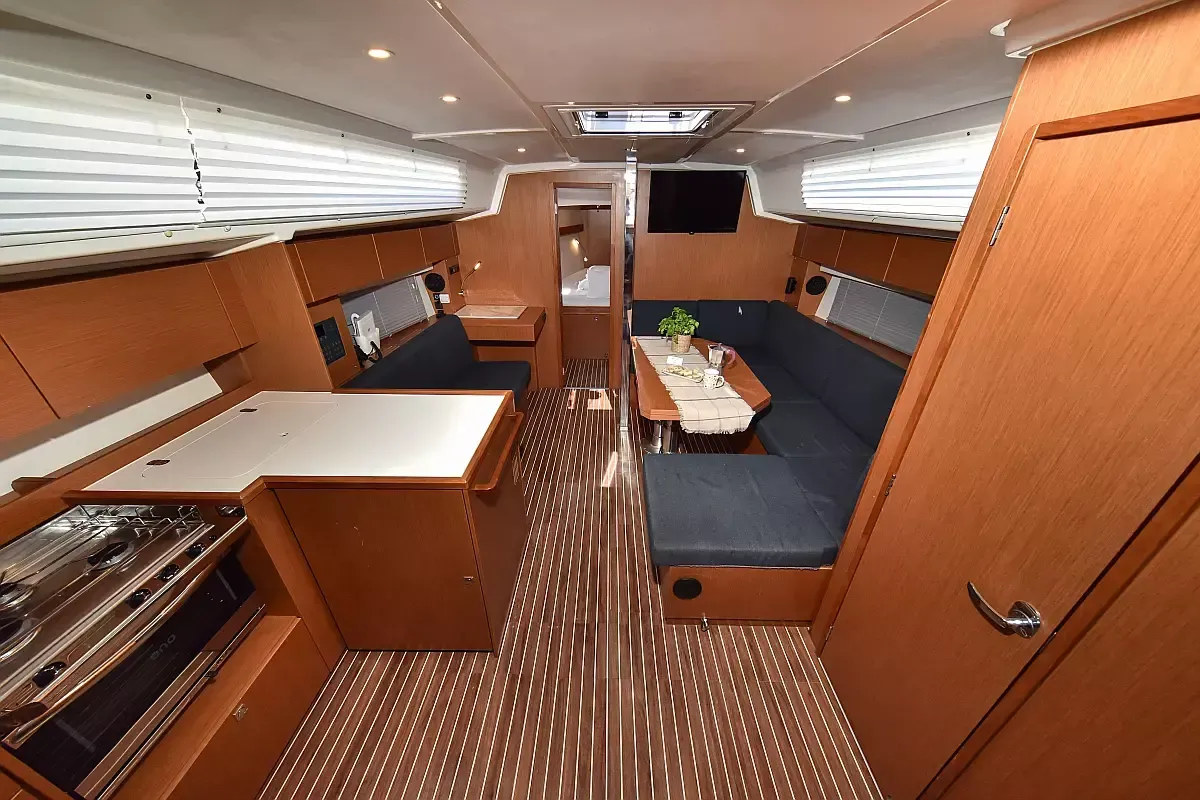 Bavaria C42 | Bella