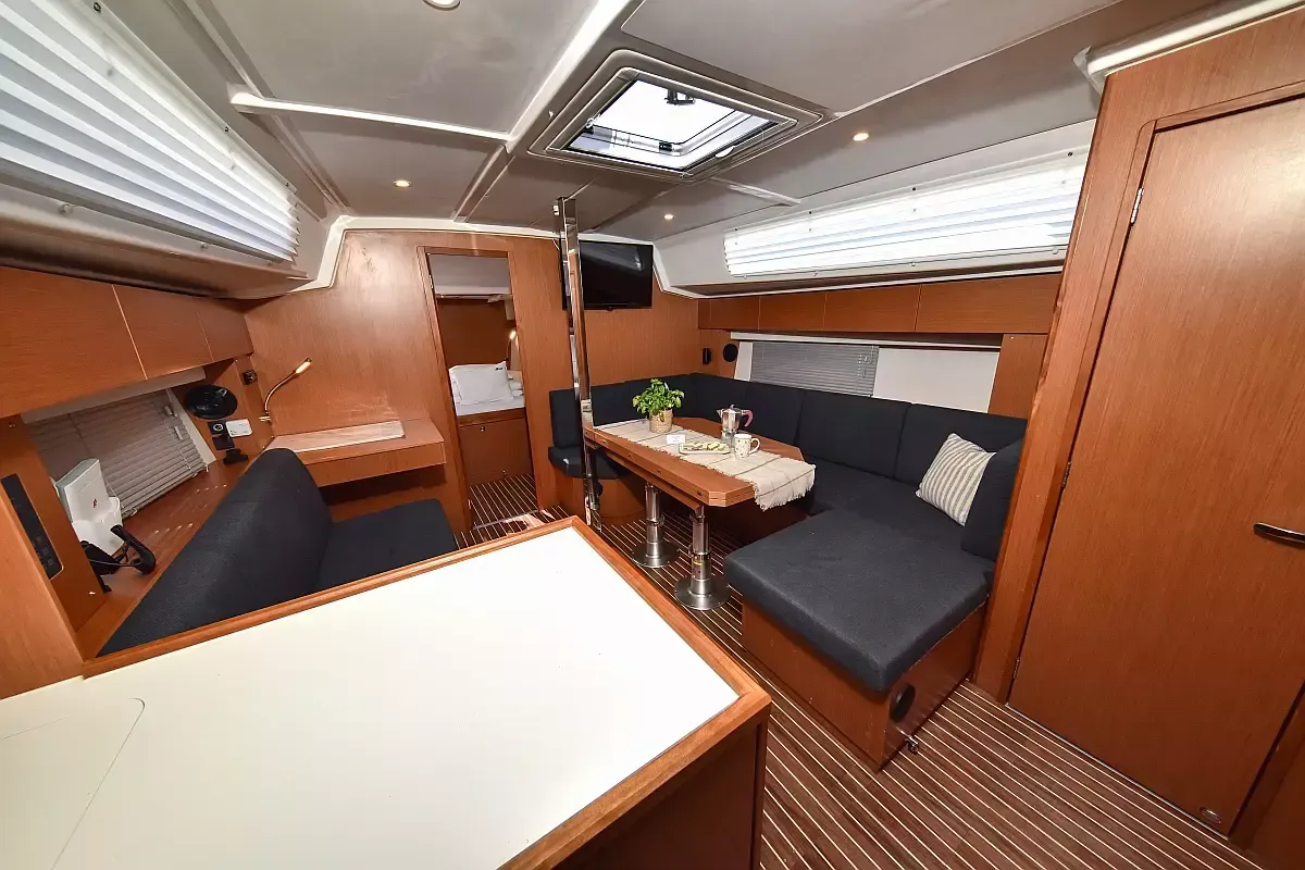 Bavaria C42 | Bella