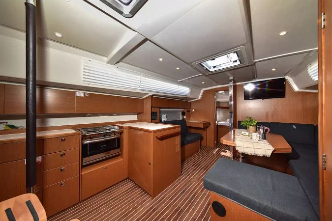 Bavaria C42 | Bella