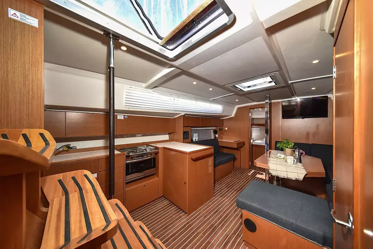 Bavaria C42 | Bella