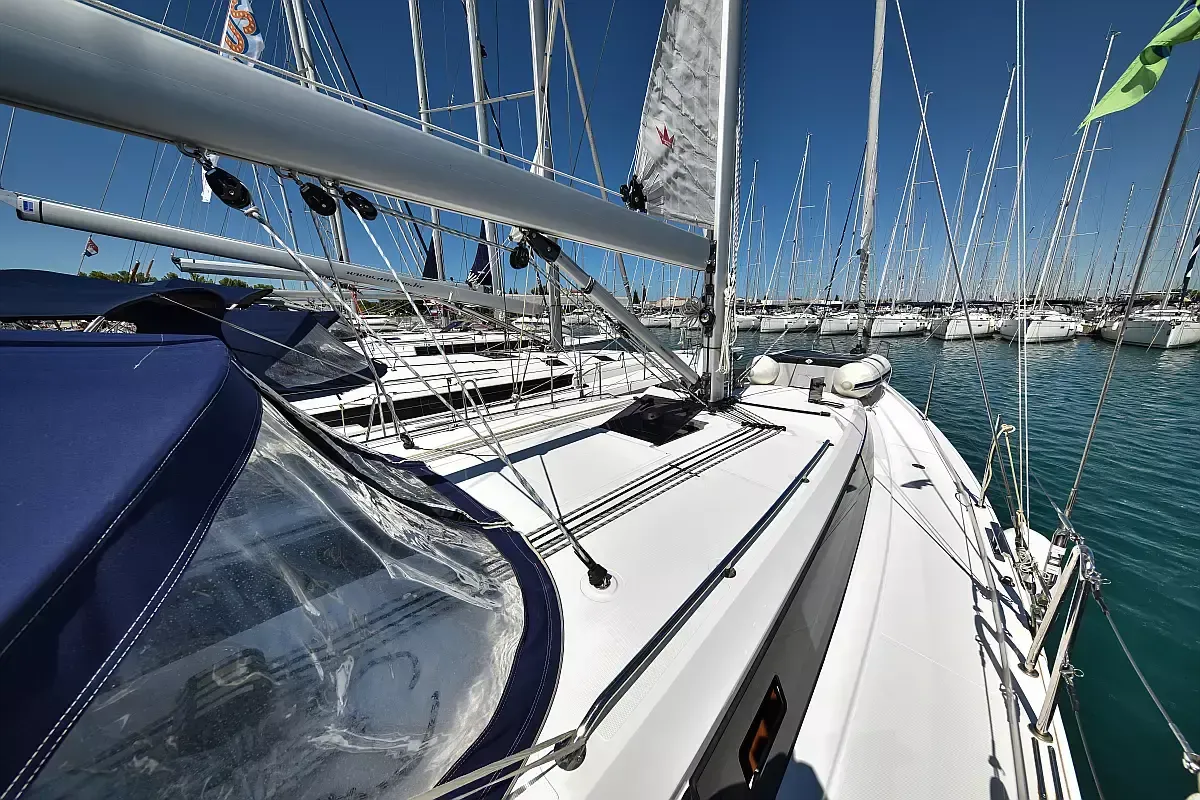 Bavaria C42 | Bella