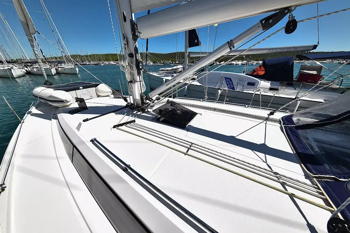 Bavaria C42 | Bella