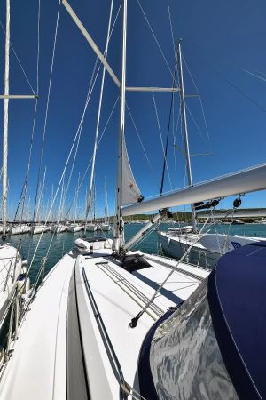 Bavaria C42 | Bella