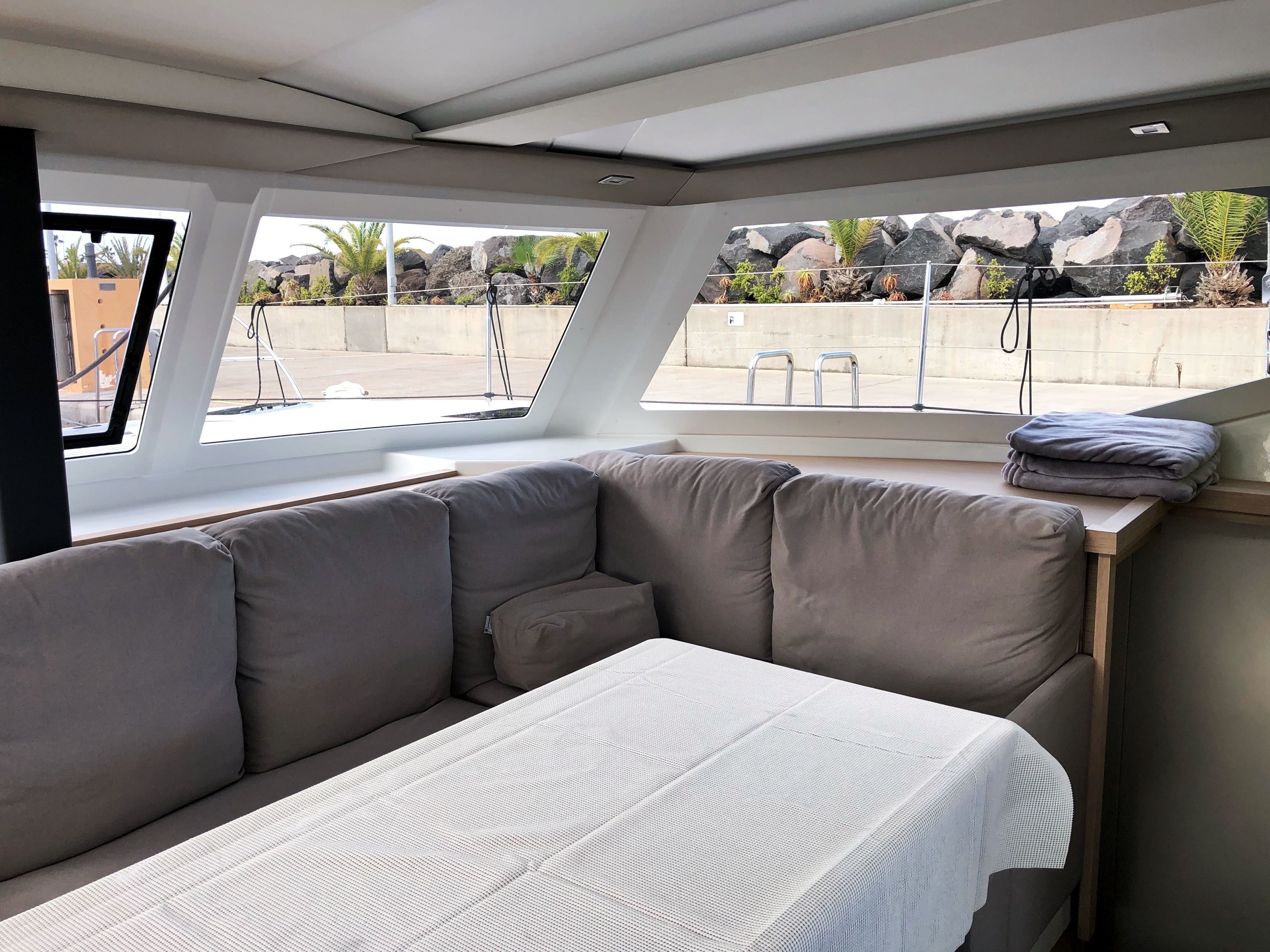 Fountaine Pajot Lucia 40 | Aquila