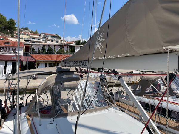 Jeanneau Sun Odyssey 389 | Sound of Silence