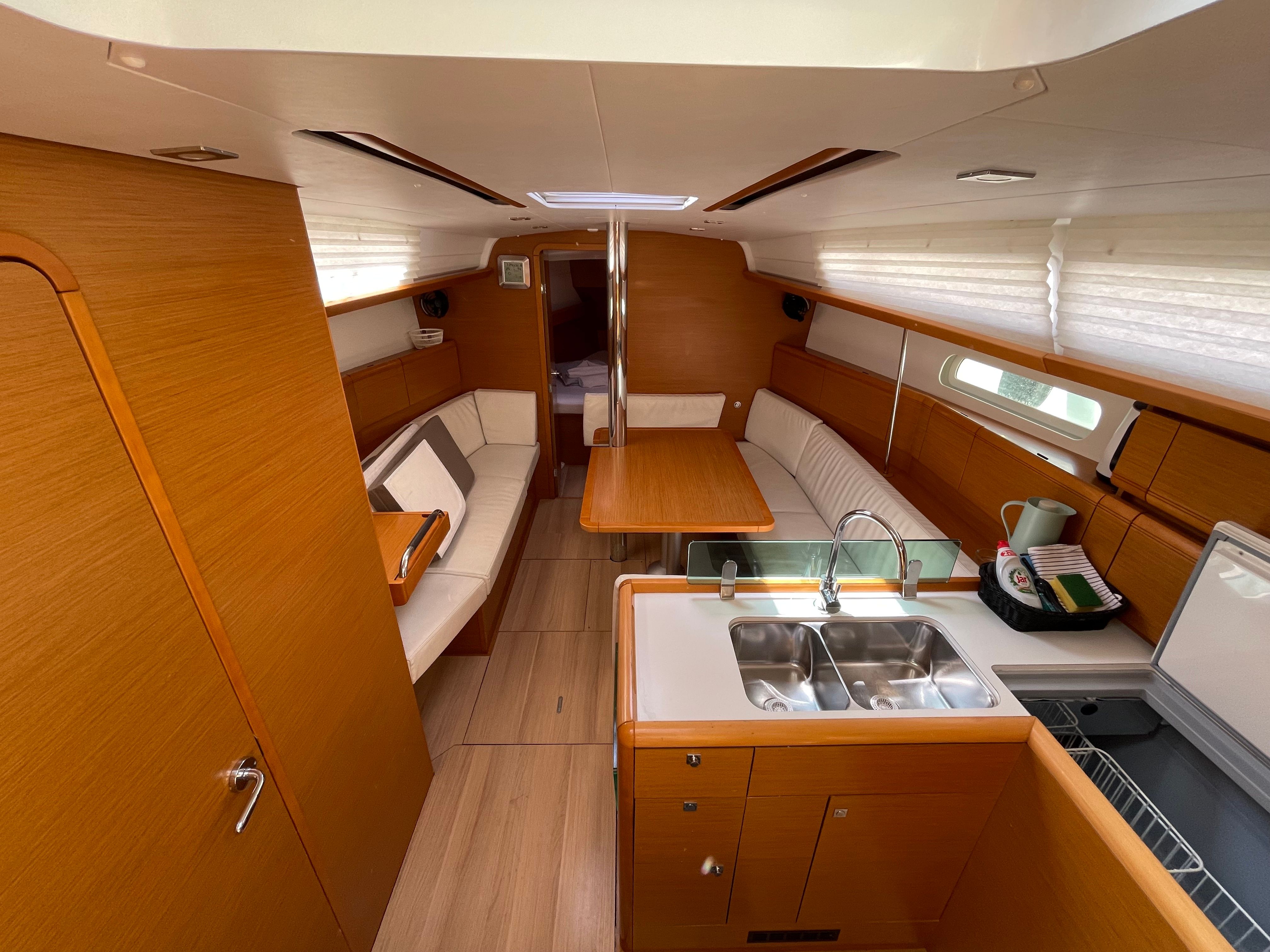 Jeanneau Sun Odyssey 389 | Sound of Silence