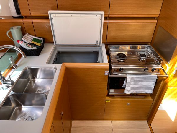 Jeanneau Sun Odyssey 389 | Sound of Silence