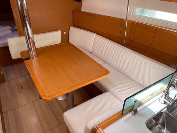 Jeanneau Sun Odyssey 389 | Sound of Silence