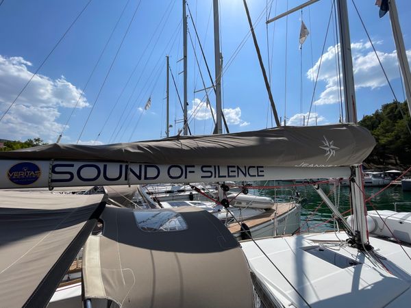 Jeanneau Sun Odyssey 389 | Sound of Silence