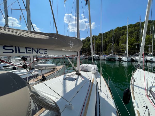 Jeanneau Sun Odyssey 389 | Sound of Silence