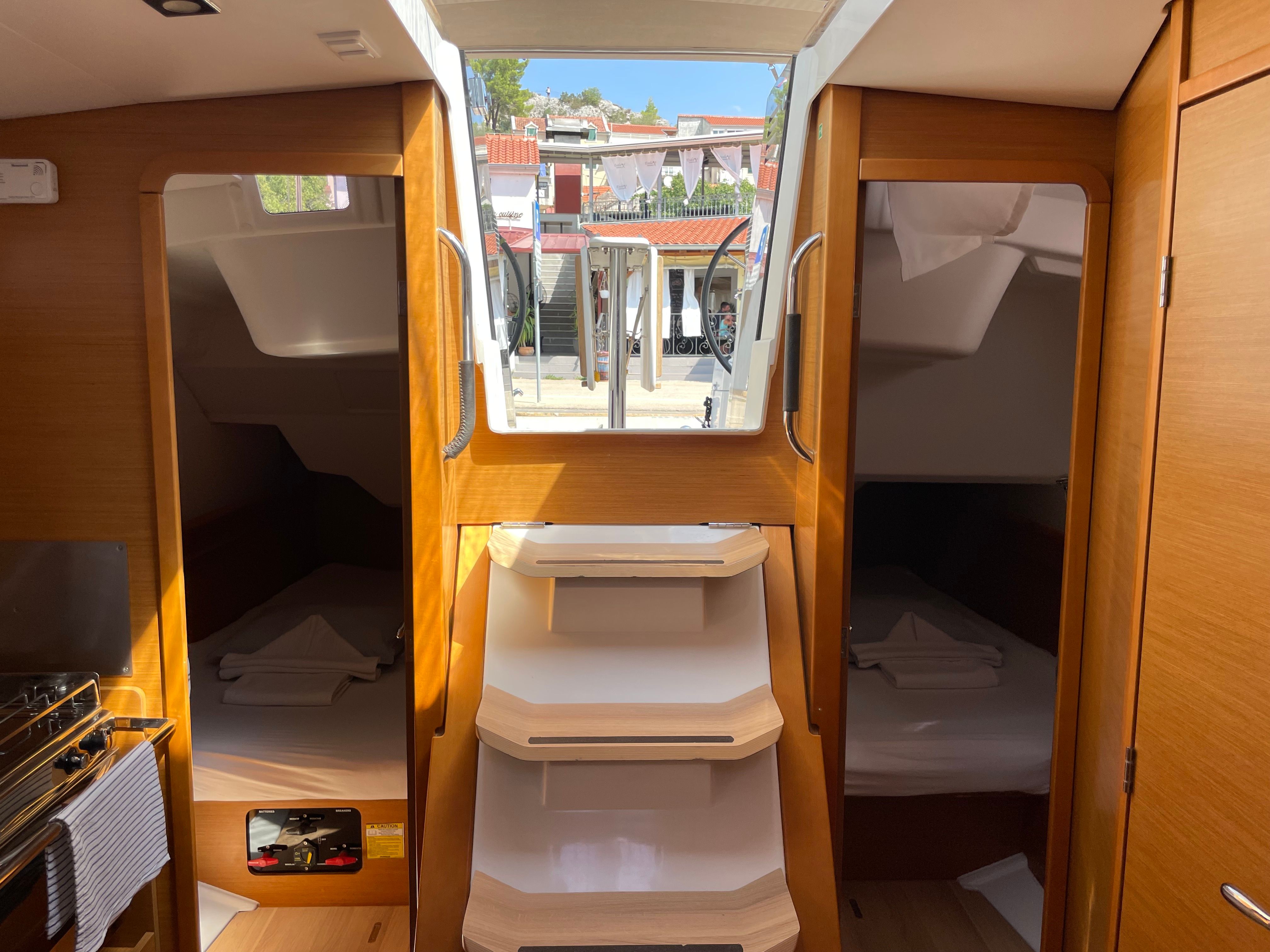 Jeanneau Sun Odyssey 389 | Sound of Silence