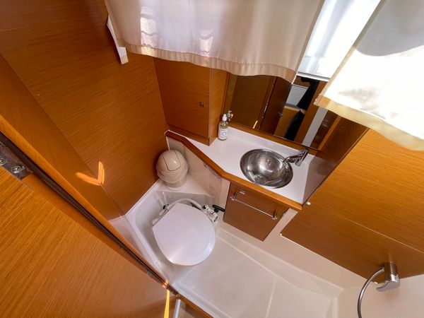 Jeanneau Sun Odyssey 389 | Sound of Silence