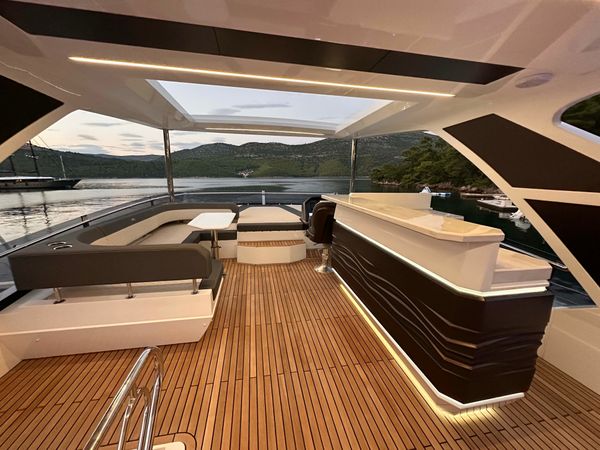 Galeon 680 Fly | Paradise