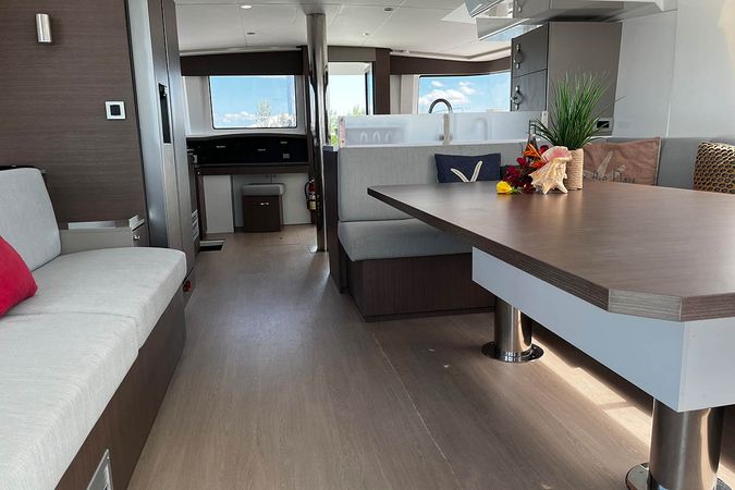 Bali 4.8 | Happy Day