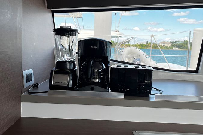 Bali 4.8 | Happy Day