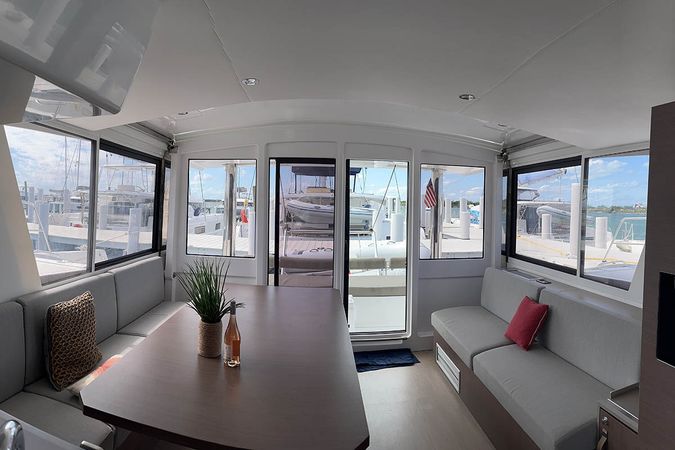 Bali 4.8 | Happy Day