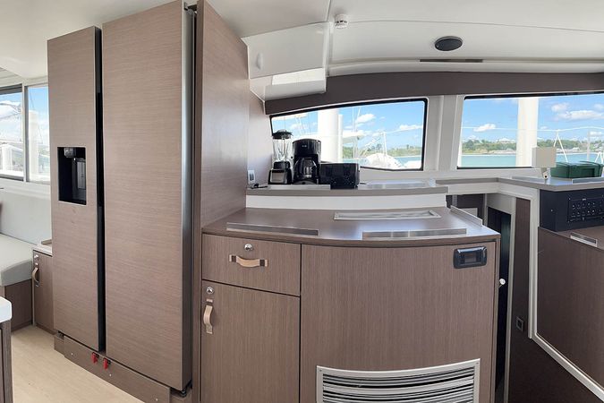 Bali 4.8 | Happy Day