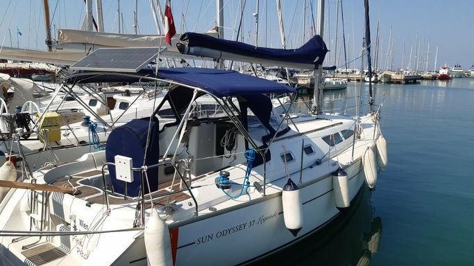 Sun Odyssey 37