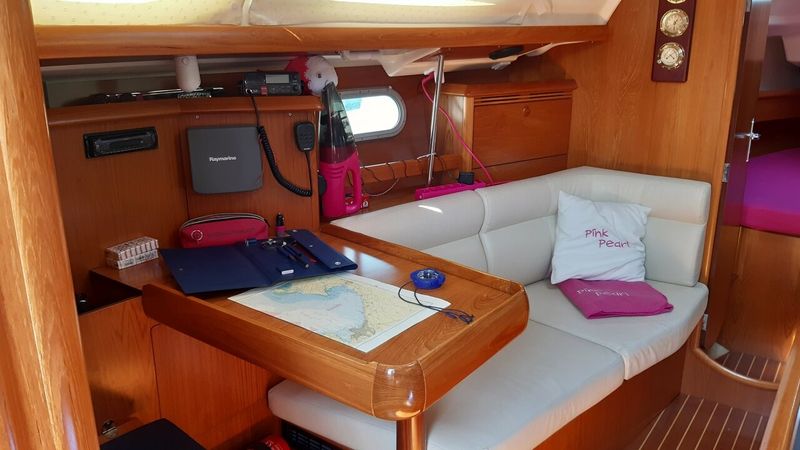 Jeanneau Sun Odyssey 37 | Pink Pearl