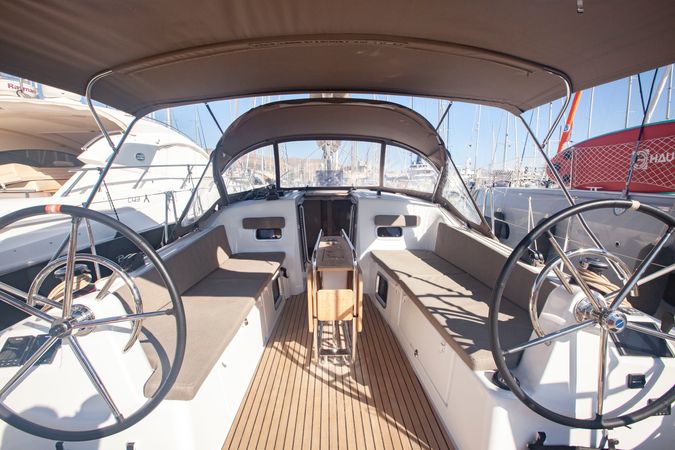 Jeanneau Sun Odyssey 380 | Ocean Breeze