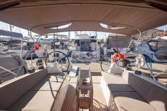 Jeanneau Sun Odyssey 380 | Ocean Breeze