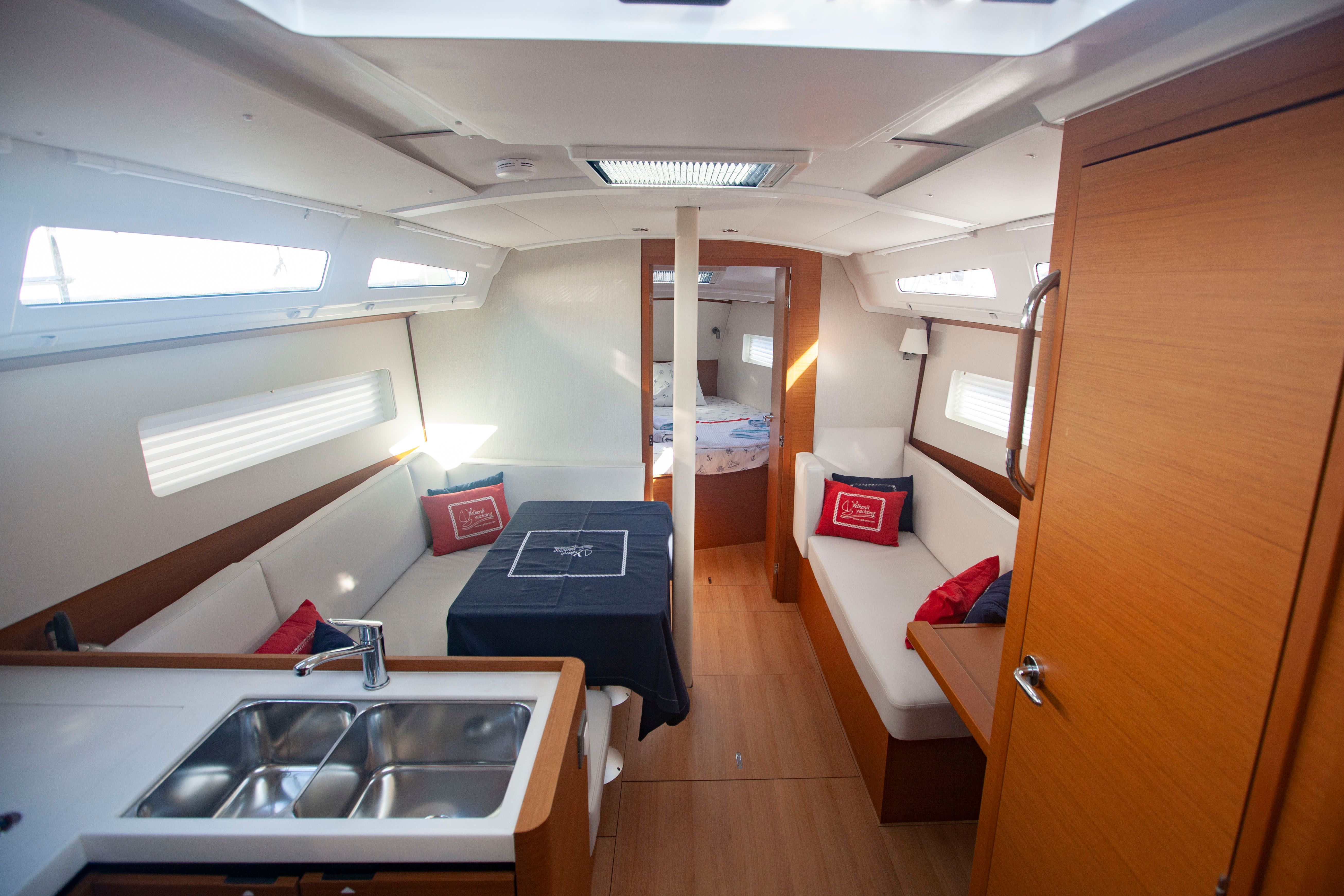Jeanneau Sun Odyssey 380 | Ocean Breeze