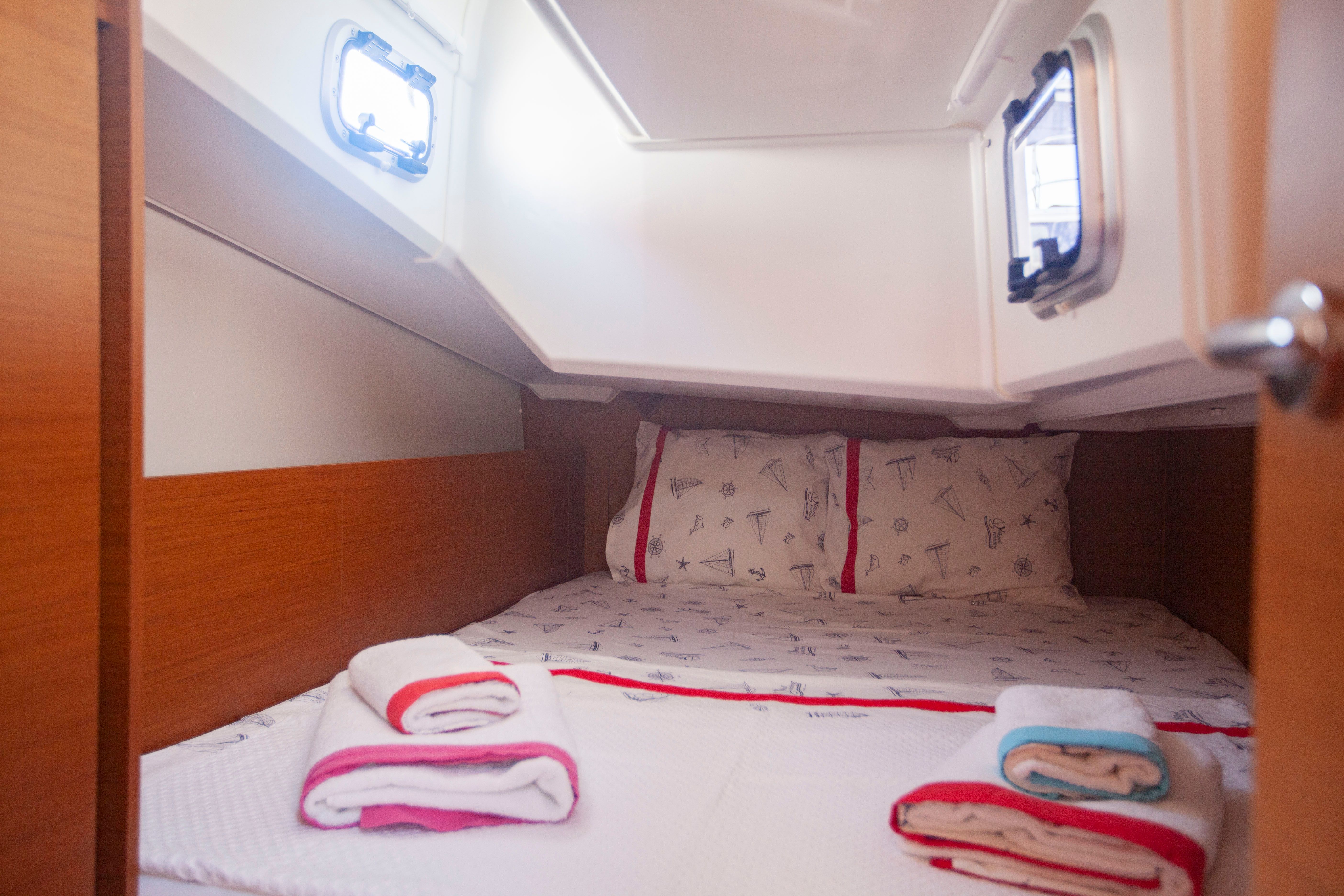 Jeanneau Sun Odyssey 380 | Ocean Breeze